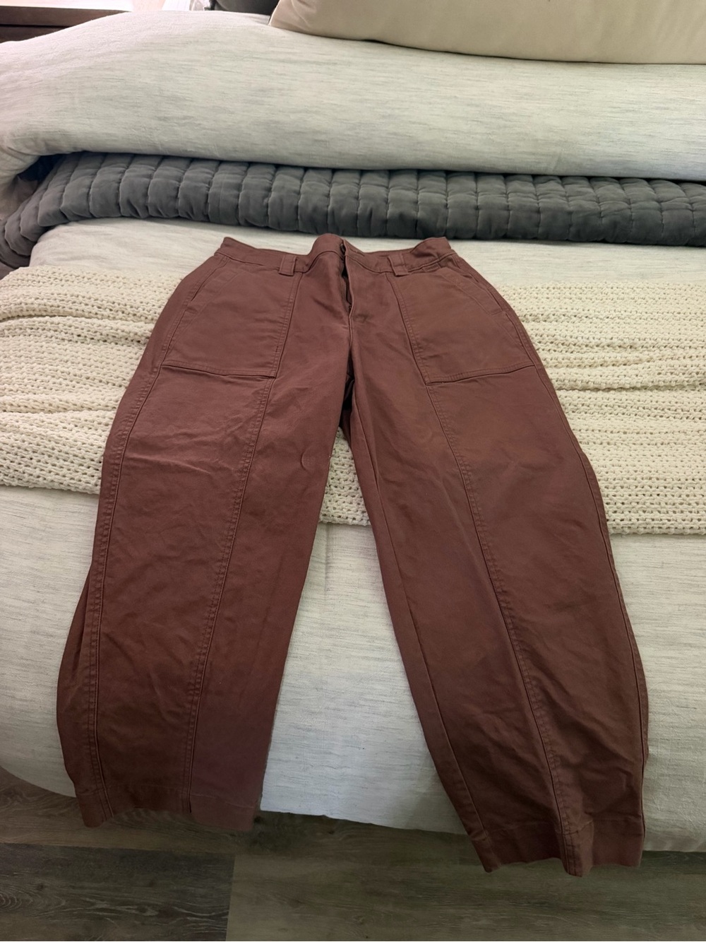 Old Navy women’s  barrel  Pants in Brick Brown